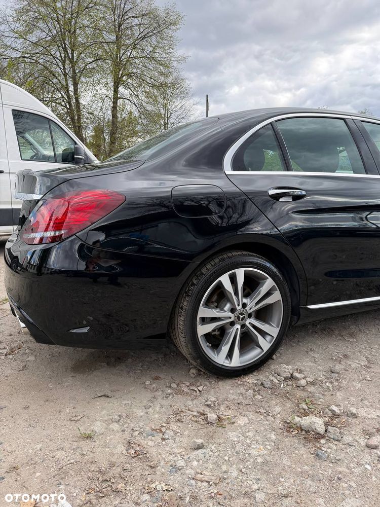 Mercedes-Benz Klasa C 300 4Matic 9G-TRONIC AMG Line - 14