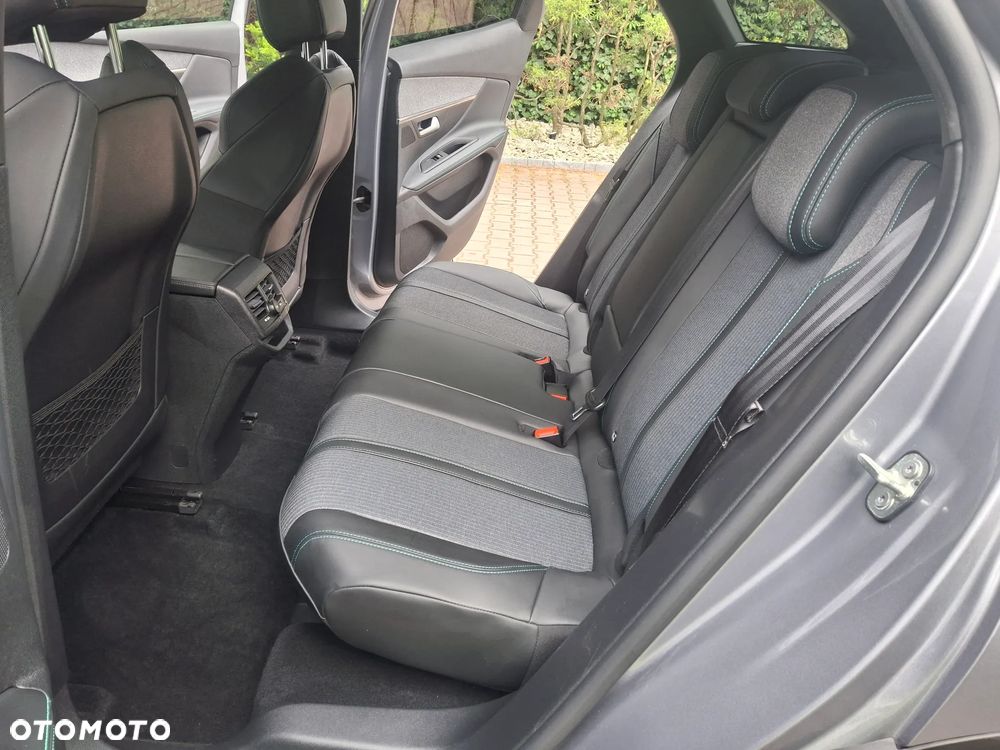 Peugeot 3008 PureTech 130 Stop & Start GPF EAT8 Allure - 9