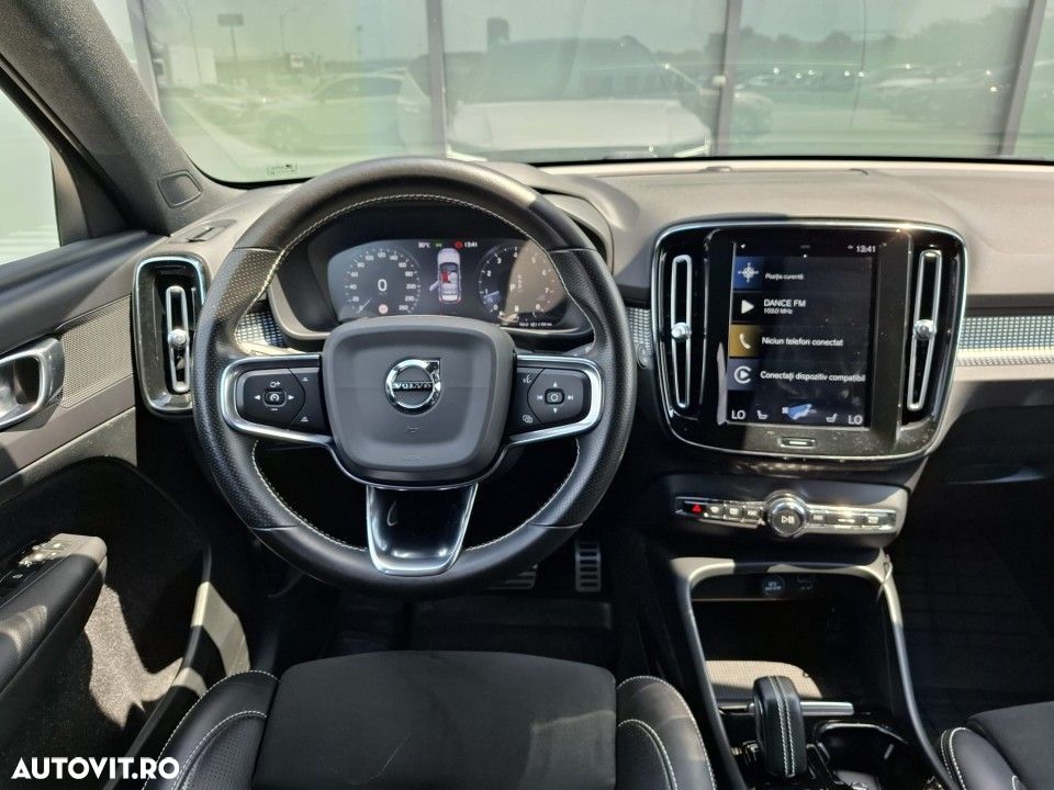 Volvo XC 40 B4 AT8 AWD Mild Hybrid R-Design - 13
