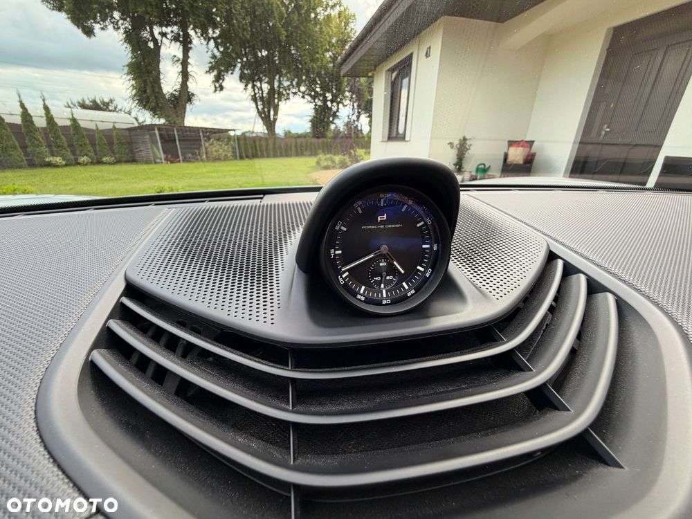 Porsche Taycan - 18