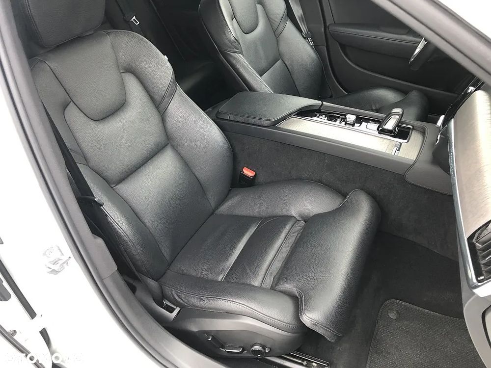 Volvo V90 Cross Country - 36