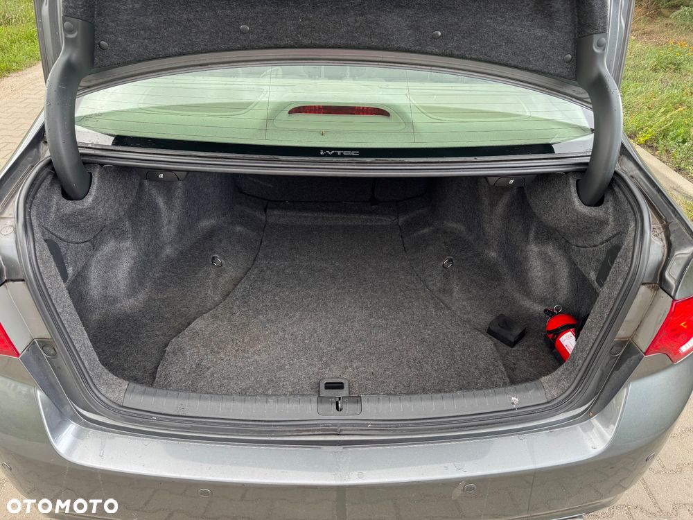 Honda Accord 2.0 Executive Nav - 9