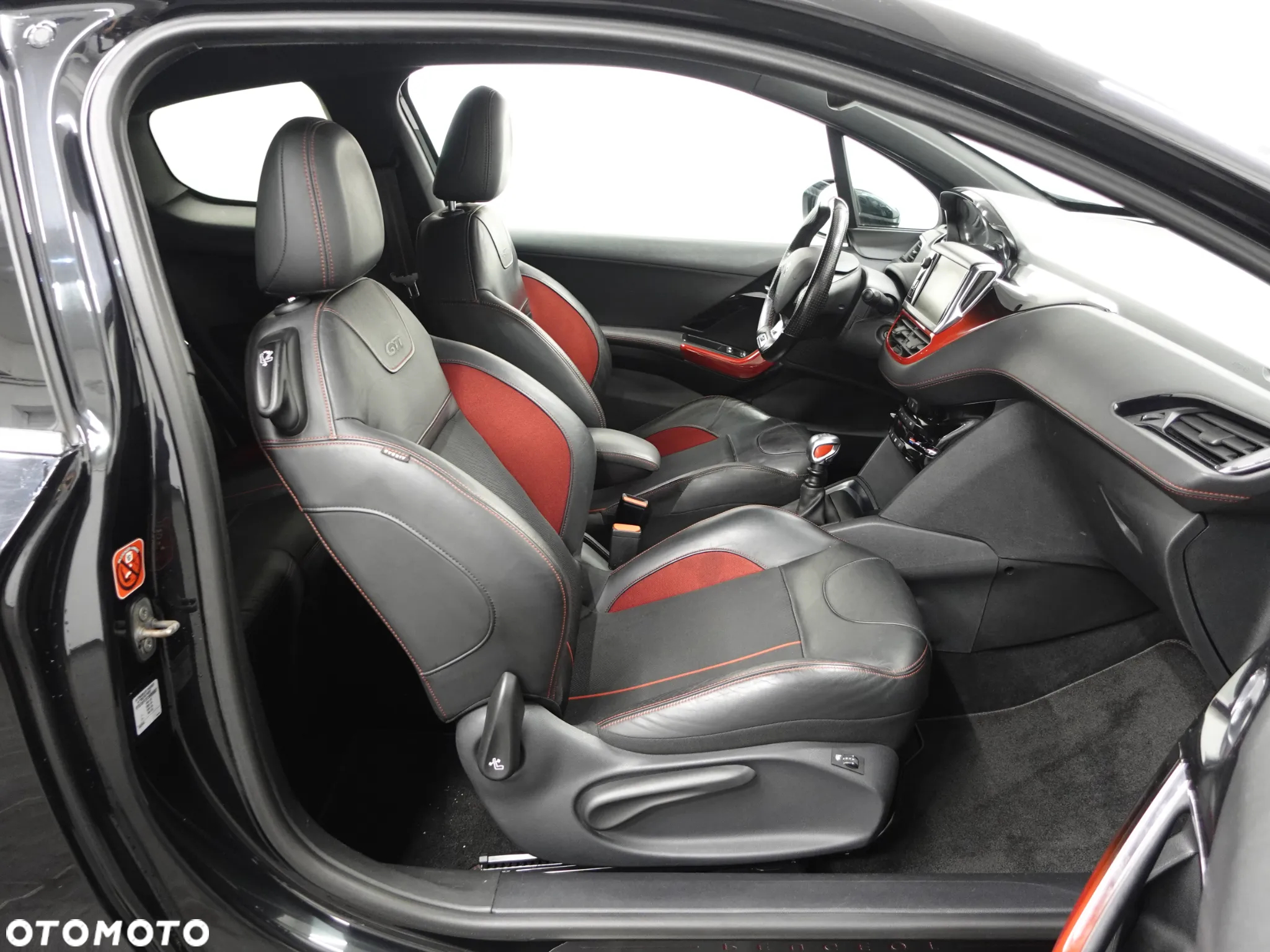 Peugeot 208 GTI 200 THP - 28