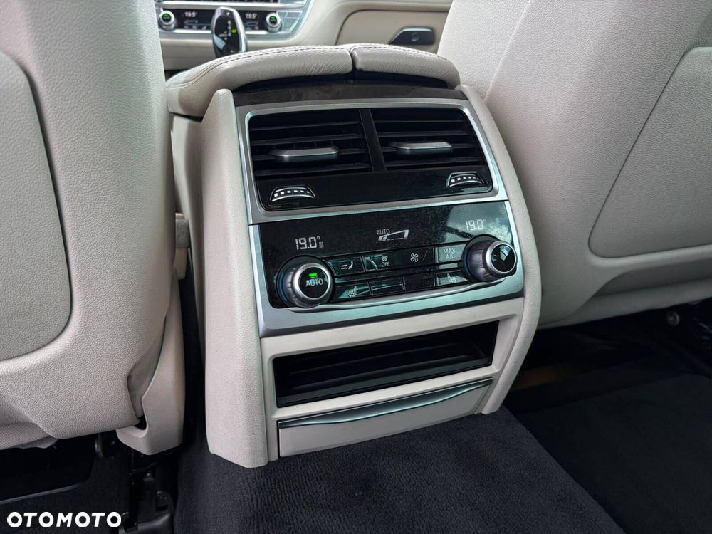 BMW Seria 7 - 16