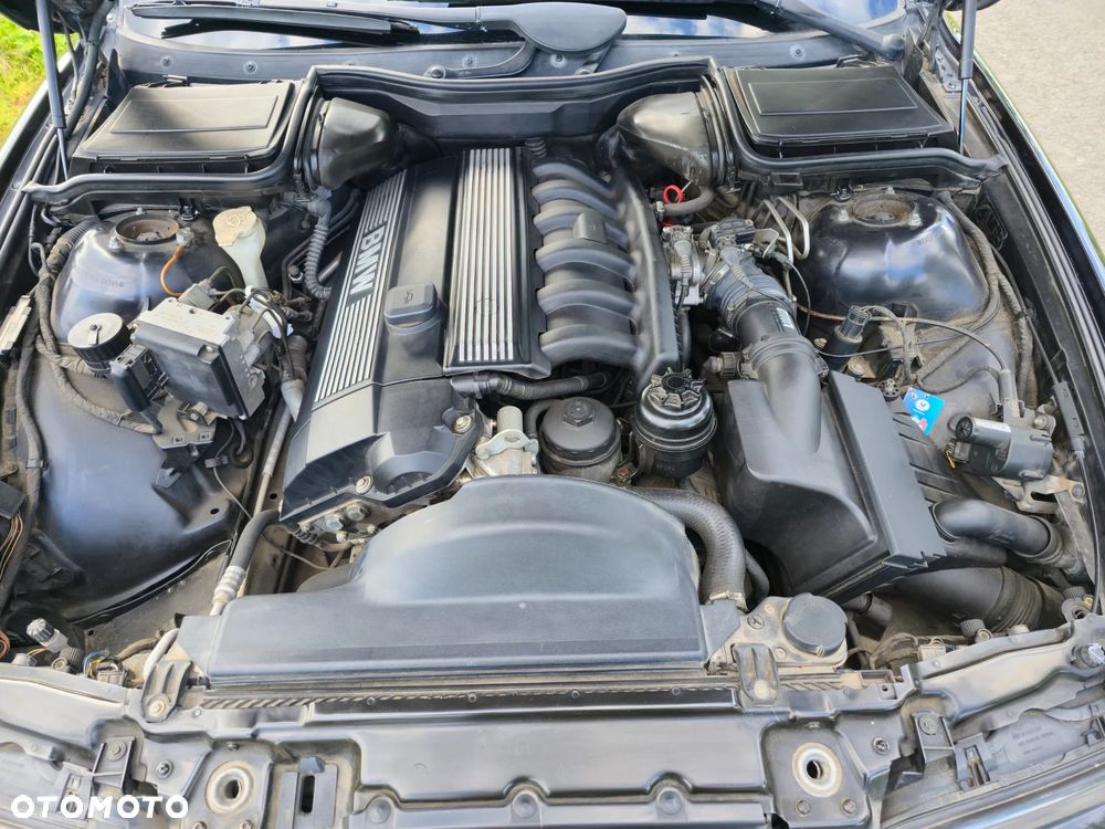 BMW Seria 5 523i - 6