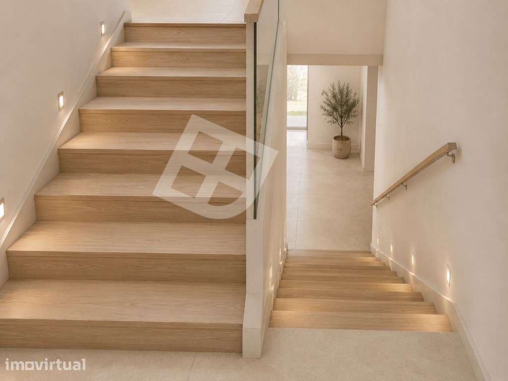 Moradia T4 com amplo espaço exterior, anexos e localização tranquil... - Grande imagem: 5/12