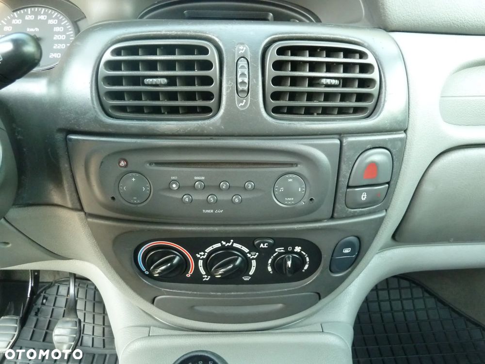 Renault Scenic 1.6 16V Authentique - 29