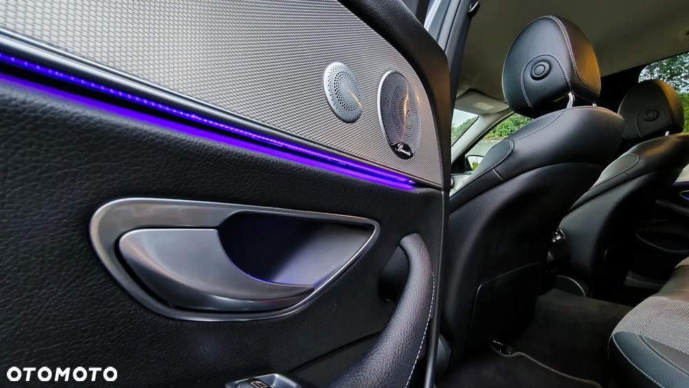 Mercedes-Benz Klasa E 220 d T 9G-TRONIC - 26