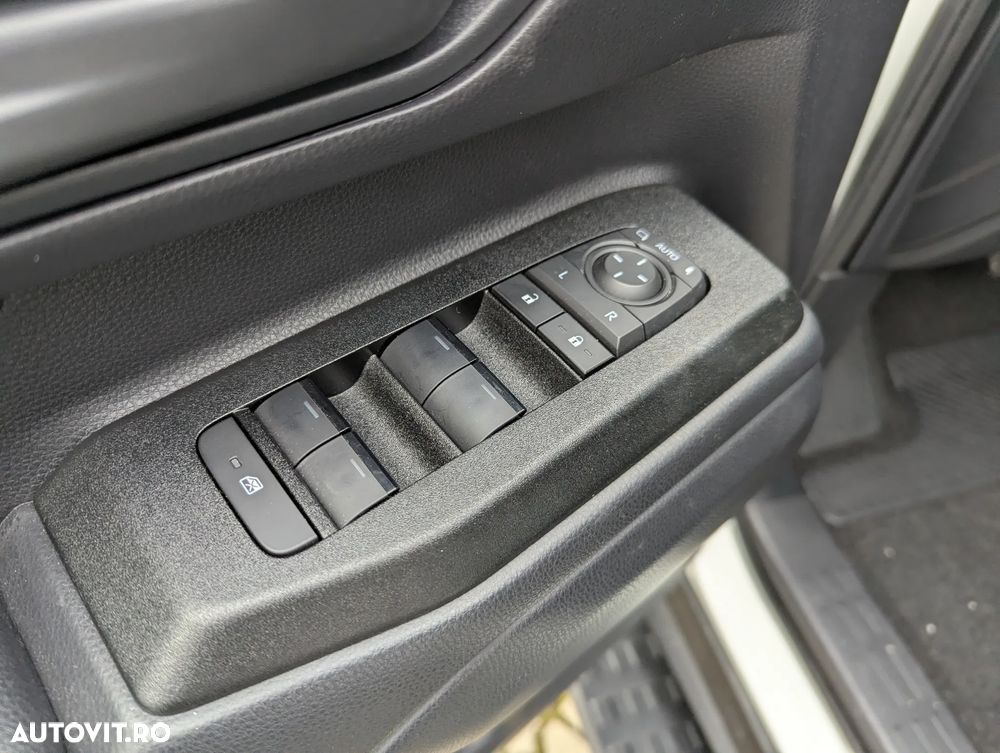 Toyota Land Cruiser 300 - 9