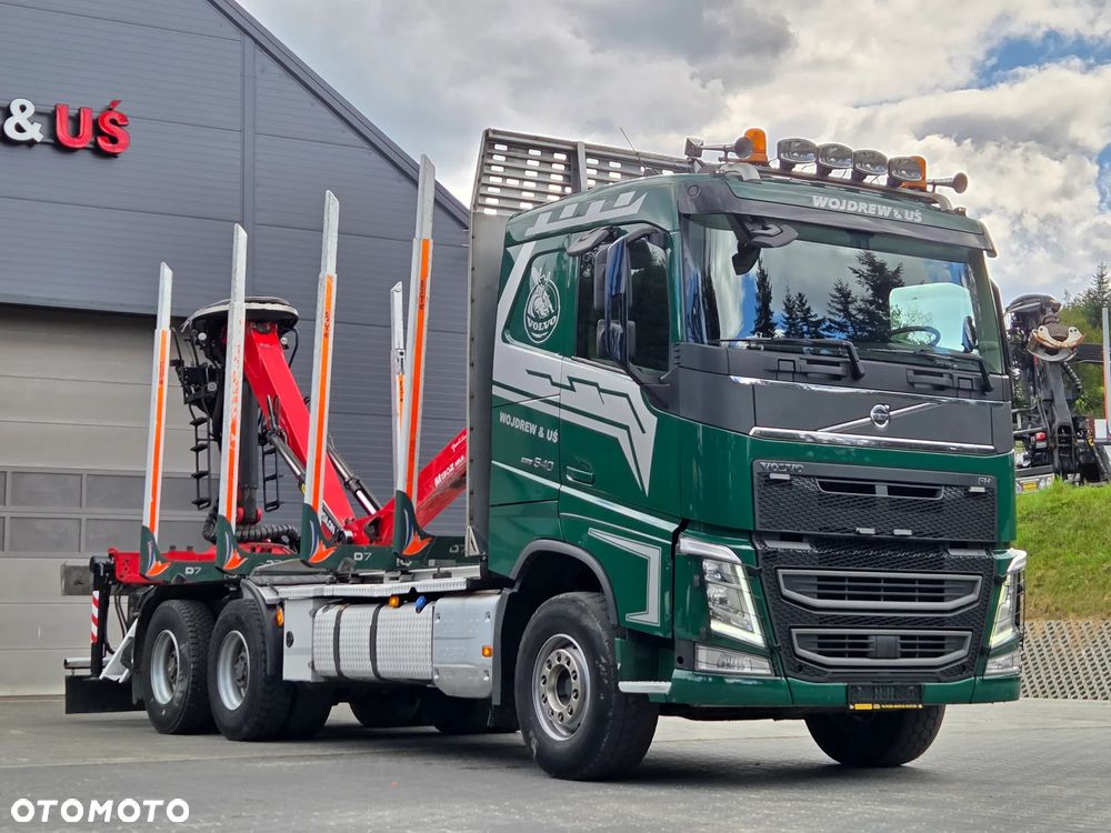 Volvo Do drewna drzewa lasu stos kłoda dłużyca