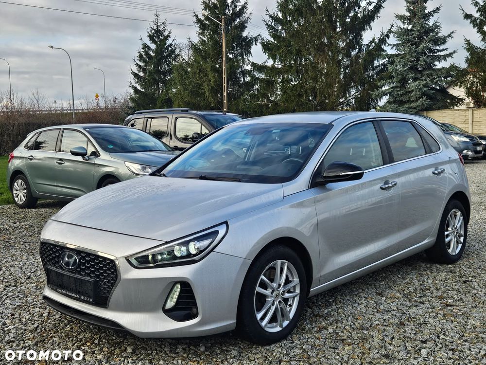 Hyundai i30 1.6 CRDI Intro Edition - 1