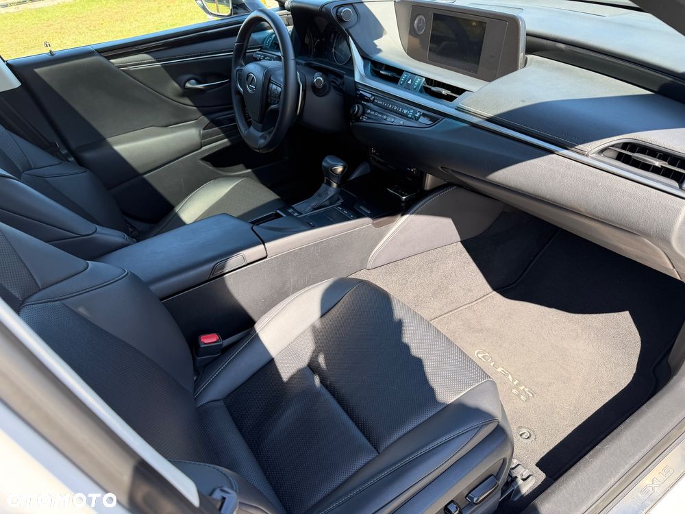 Lexus ES 300h Business Line - 31