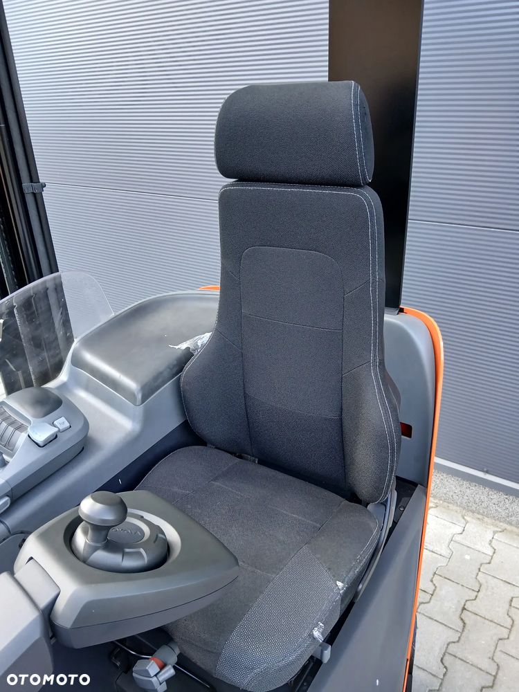 Toyota RRE140B - 7