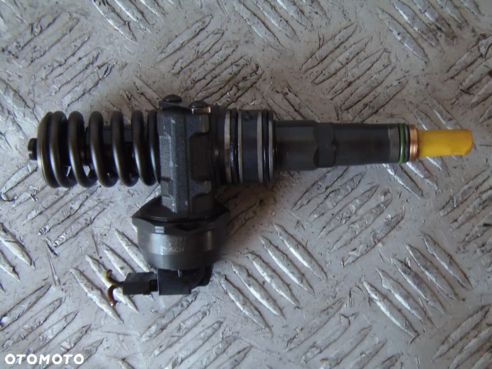 POMPOWTRYSKIWACZ VW PASSAT 1.9 TDI 038130073AJ - 3