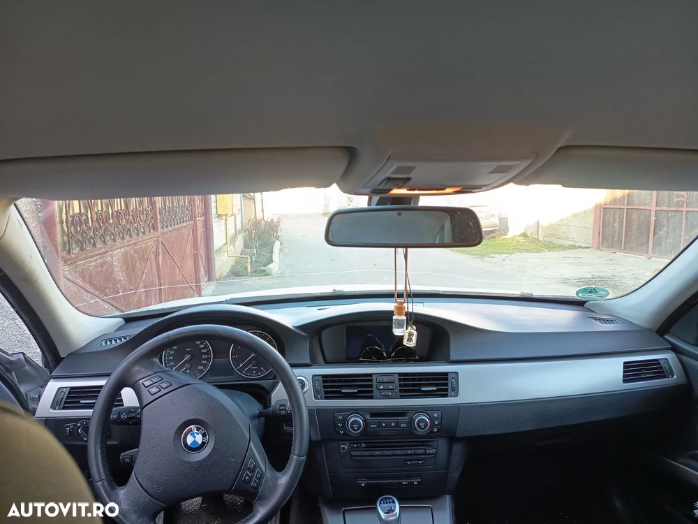 BMW Seria 3 320i - 3