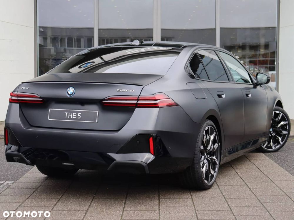 BMW Seria 5 550e xDrive PHEV - 3