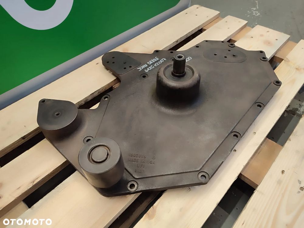 Osłona osprzętu wałka rozrządu R502659 silnika JOHN DEERE 6125HZ007 - 9