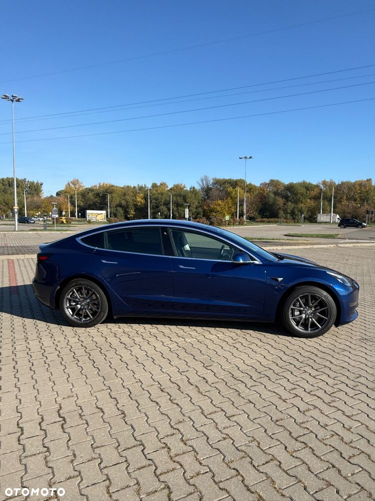 Tesla Model 3 - 3