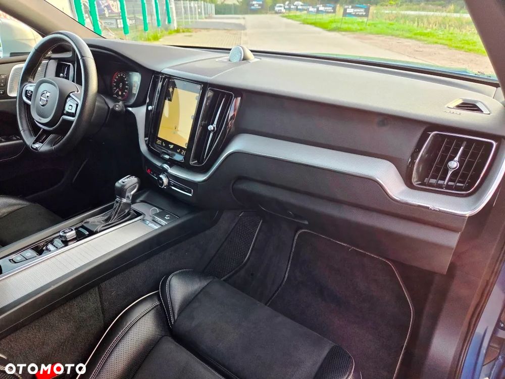 Volvo XC 60 D5 AWD Geartronic RDesign - 33