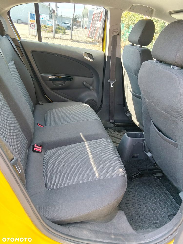 Opel Corsa 1.2 16V Essentia - 4