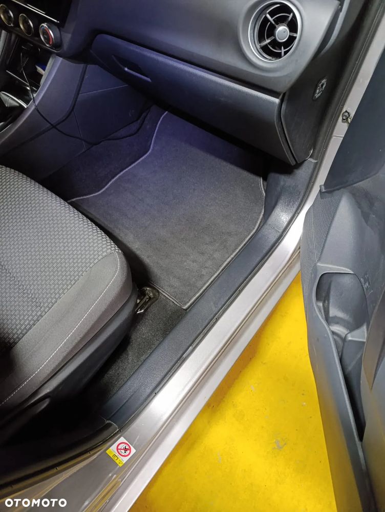 Toyota Corolla 1.6 Classic Plus - 12