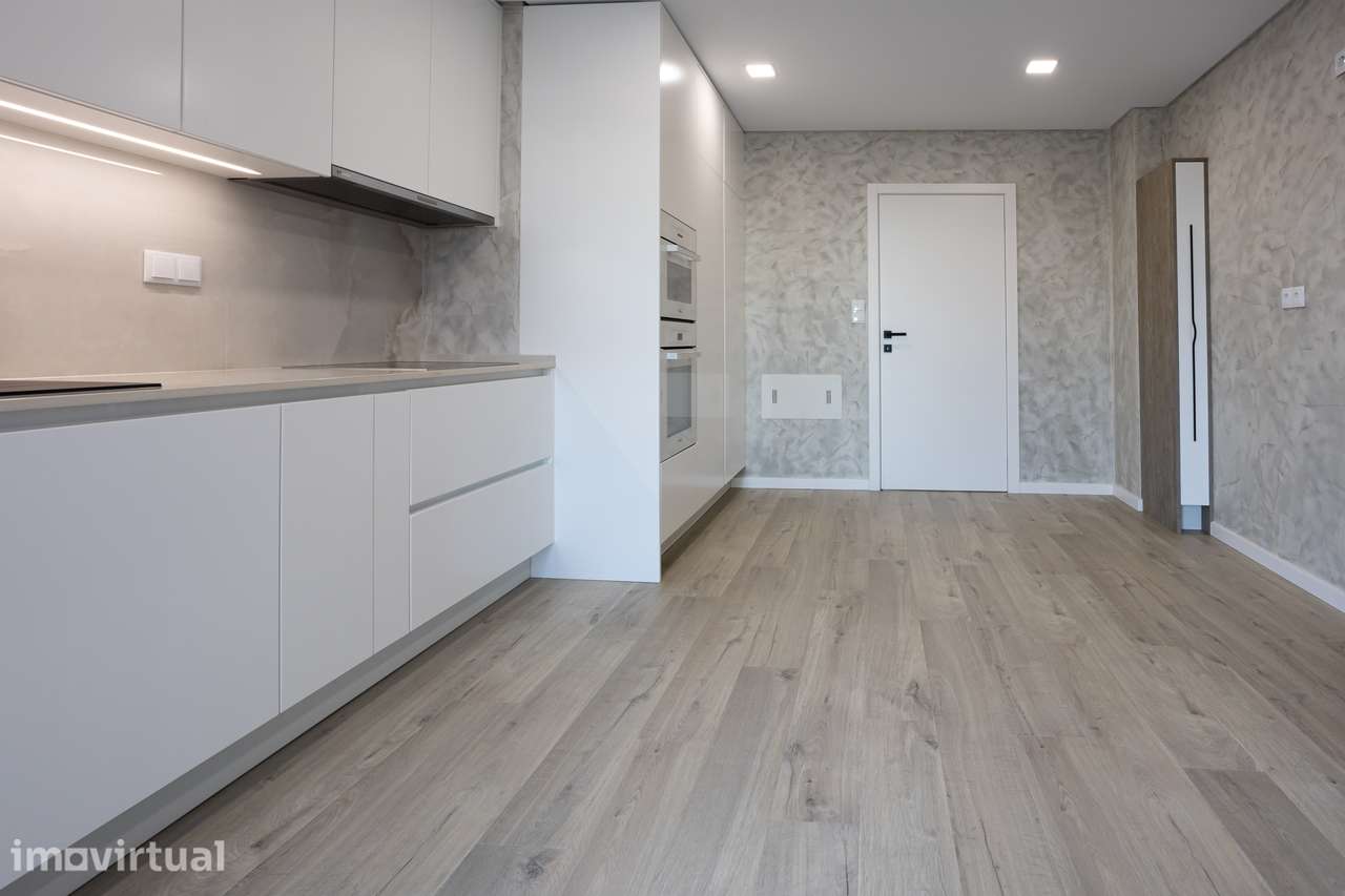 Apartamento T4 Novo no Montijo – Elegância, Conforto e Sustentabilidad - Grande imagem: 2/37