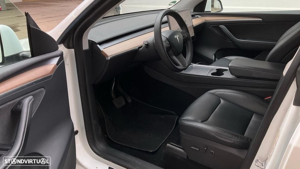 Tesla Model Y Long Range Dual Motor AWD - 12