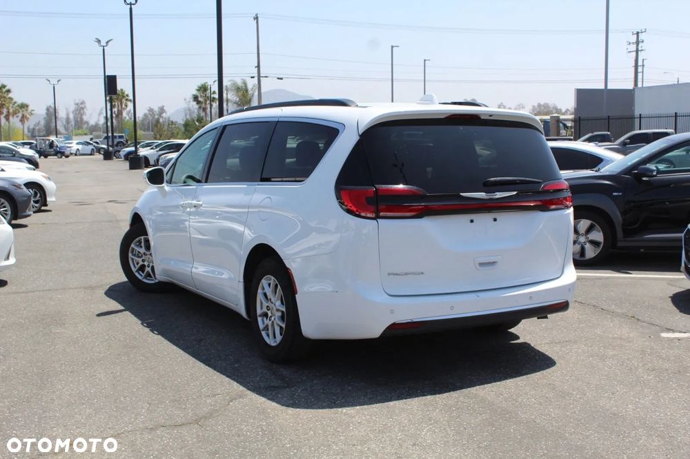 Chrysler Pacifica - 4