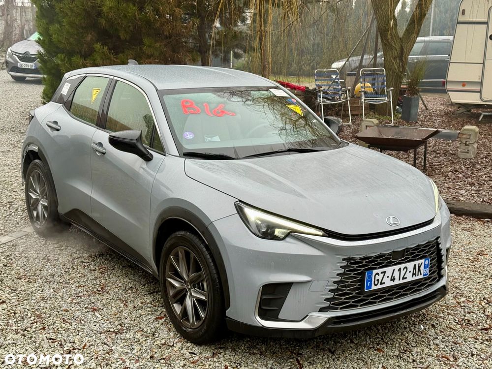 Lexus LBX FWD Emotion - 11