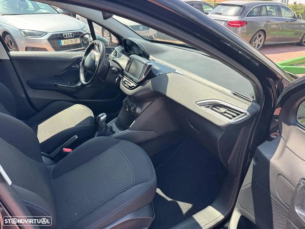 Peugeot 208 - 21