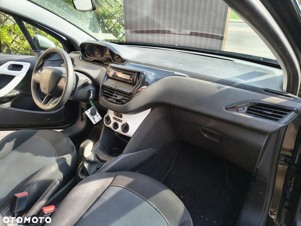 Peugeot 208 - 19