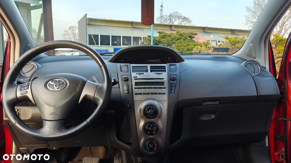 Toyota Yaris 1.4 D-4D Sol MM - 17