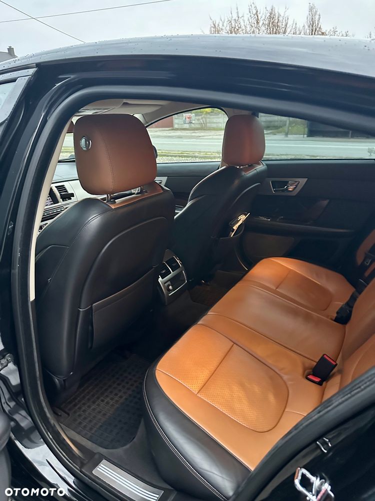 Jaguar XF 2.2 D Luxury - 11