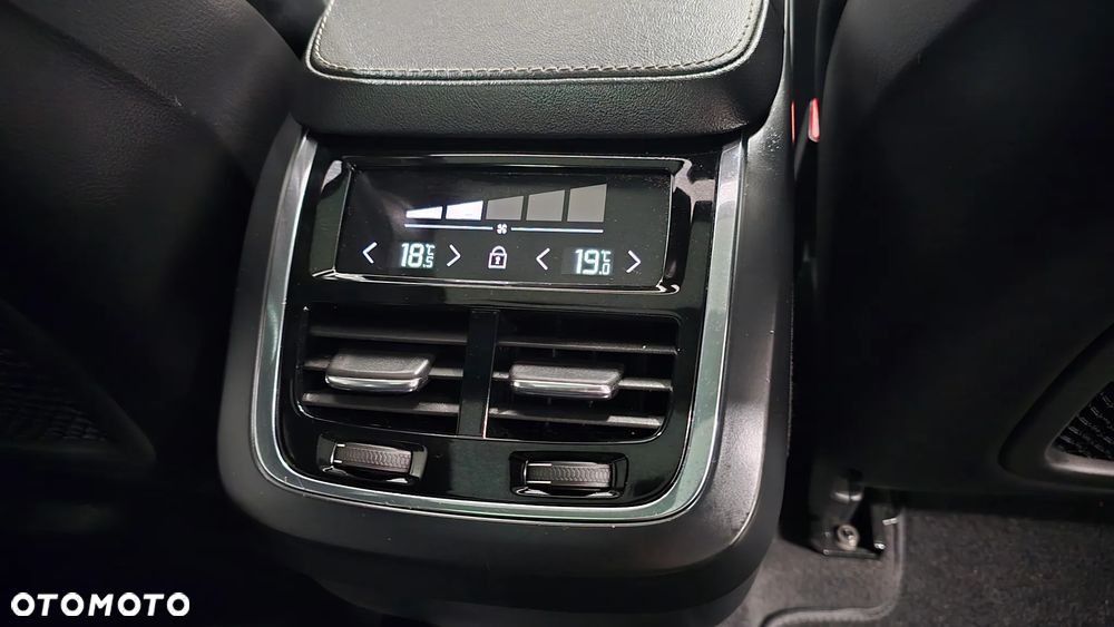 Volvo XC 90 D5 SCR AWD R-Design 7os - 15