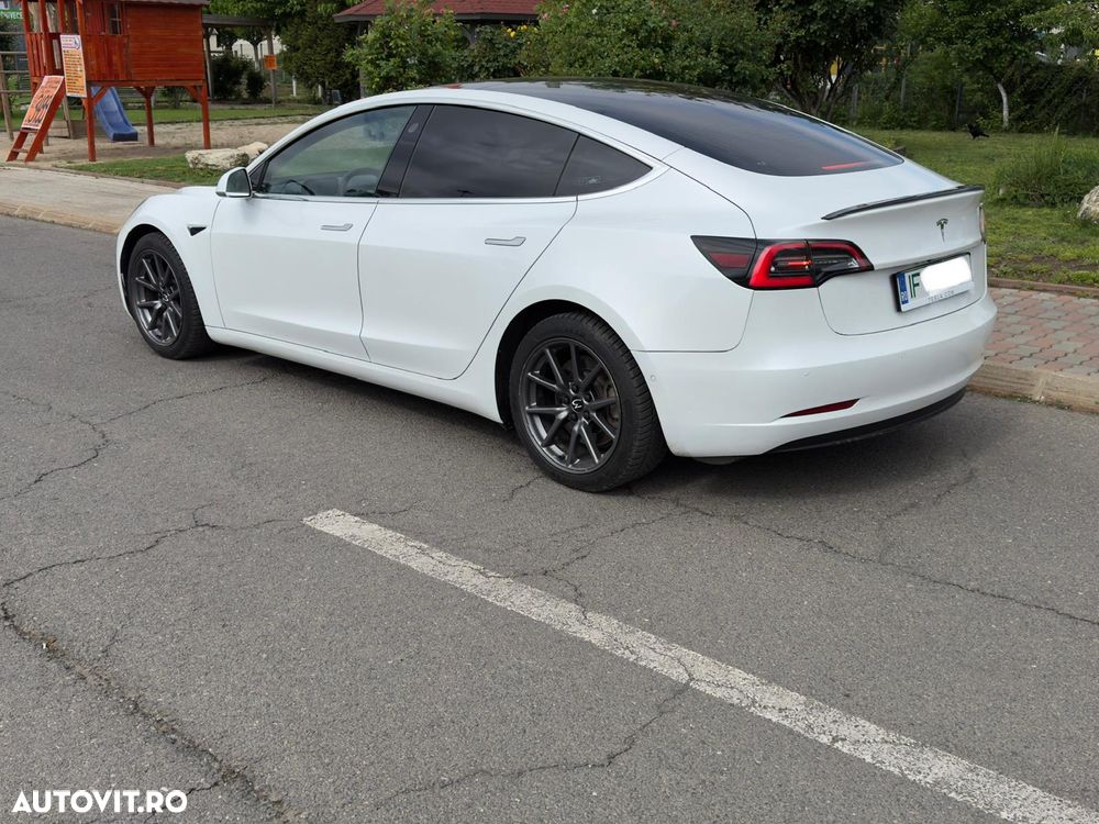 Tesla Model 3 - 1