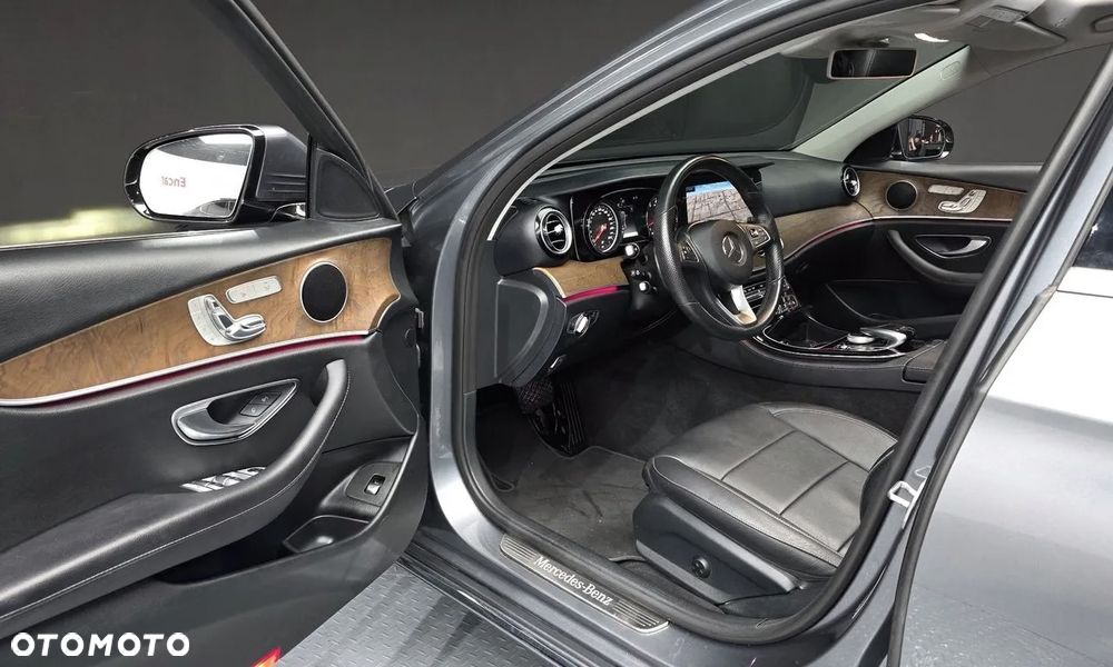 Mercedes-Benz Klasa E 300 9G-TRONIC Exclusive - 10