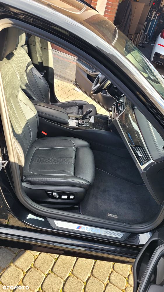 BMW Seria 5 M550i xDrive - 16