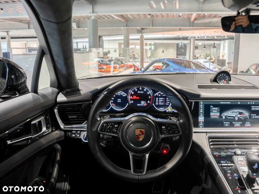 Porsche Panamera Turbo - 30