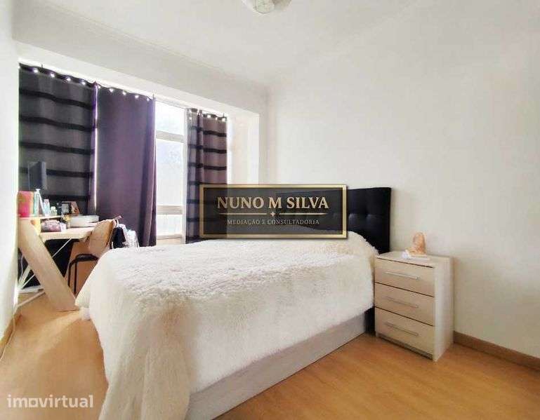 Apartamento T2 **Renovado em 2016** + Área independente - Cruz de Pau - Grande imagem: 5/12