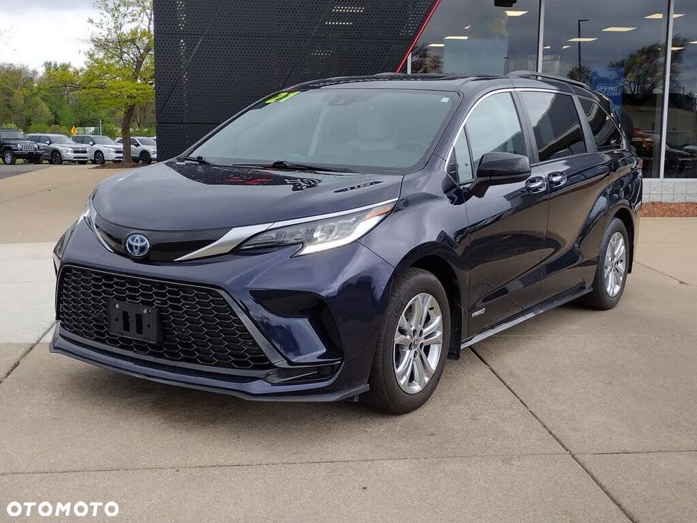 Toyota Sienna - 1
