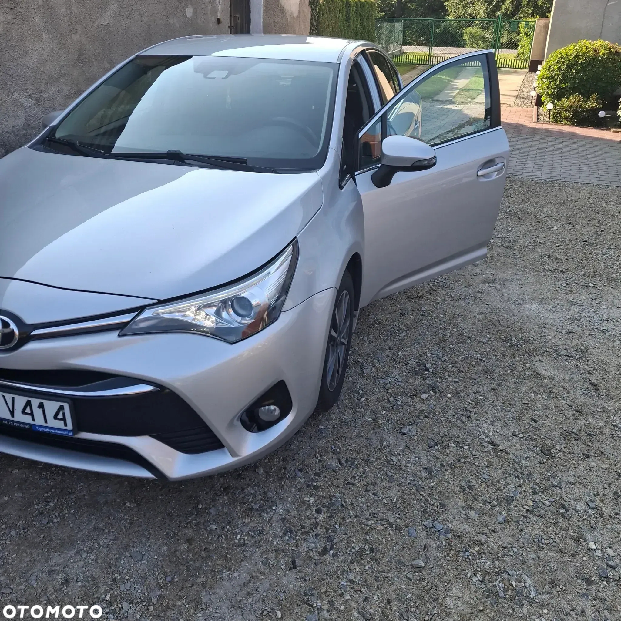 Toyota Avensis 1.8 Premium - 12