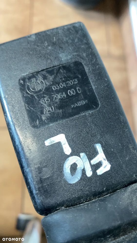 BMW F10 F11 NAPINACZ ZAPINKA PASA LEWY PRZÓD 615796400D - 3