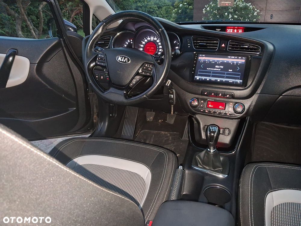 Kia Ceed 1.6 CRDi 128 Dream Team Edition - 9