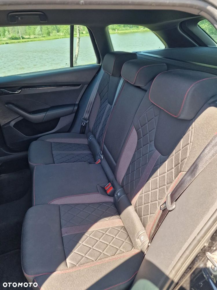 Skoda Octavia 2.0 TDI RS DSG - 18