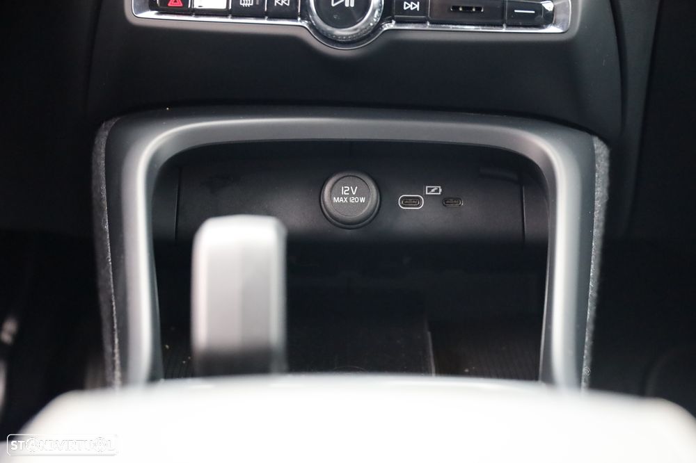 Volvo XC 40 2.0 B3 Core - 23