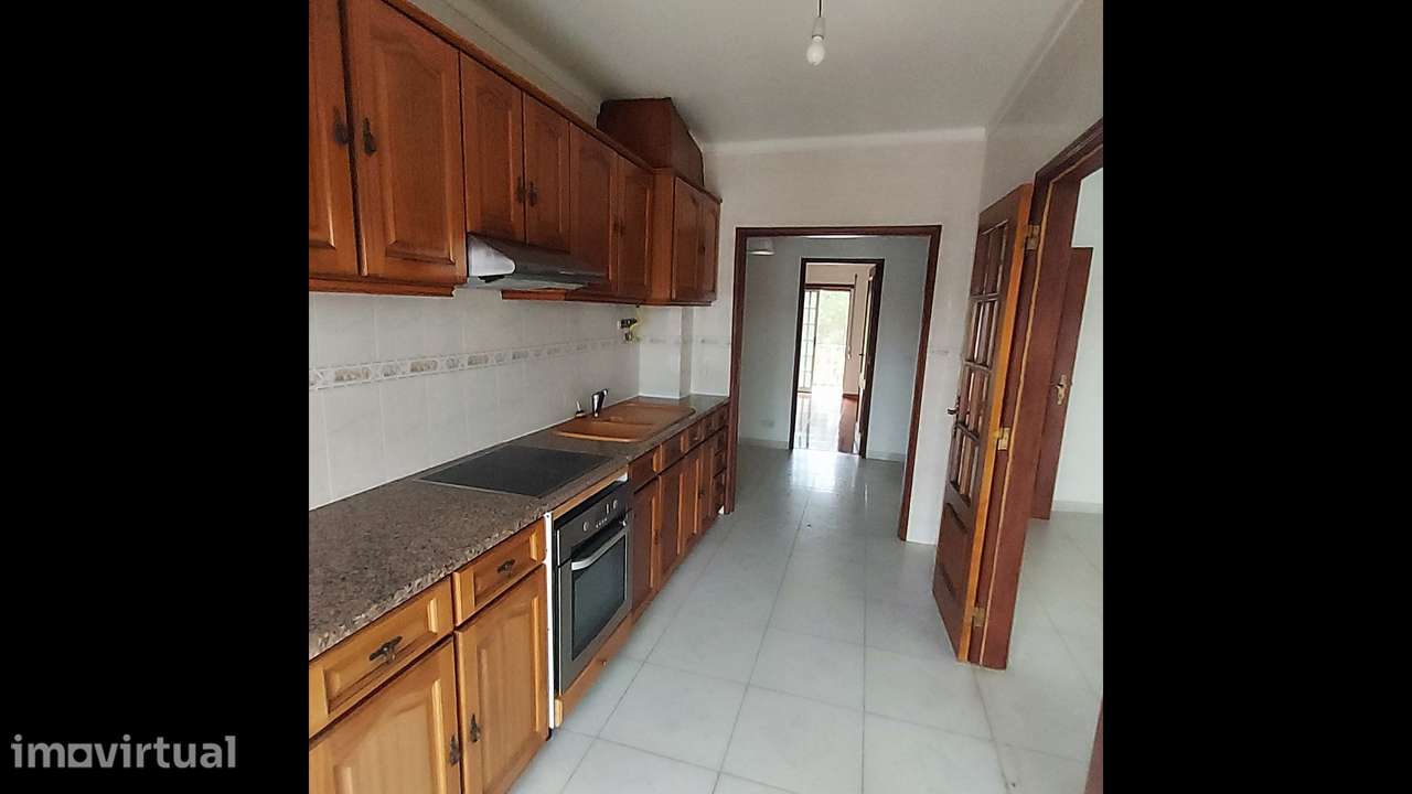 Apartamento T3 c/ garagem - centro de São Mamede - Próximo de Fátima - Grande imagem: 3/24