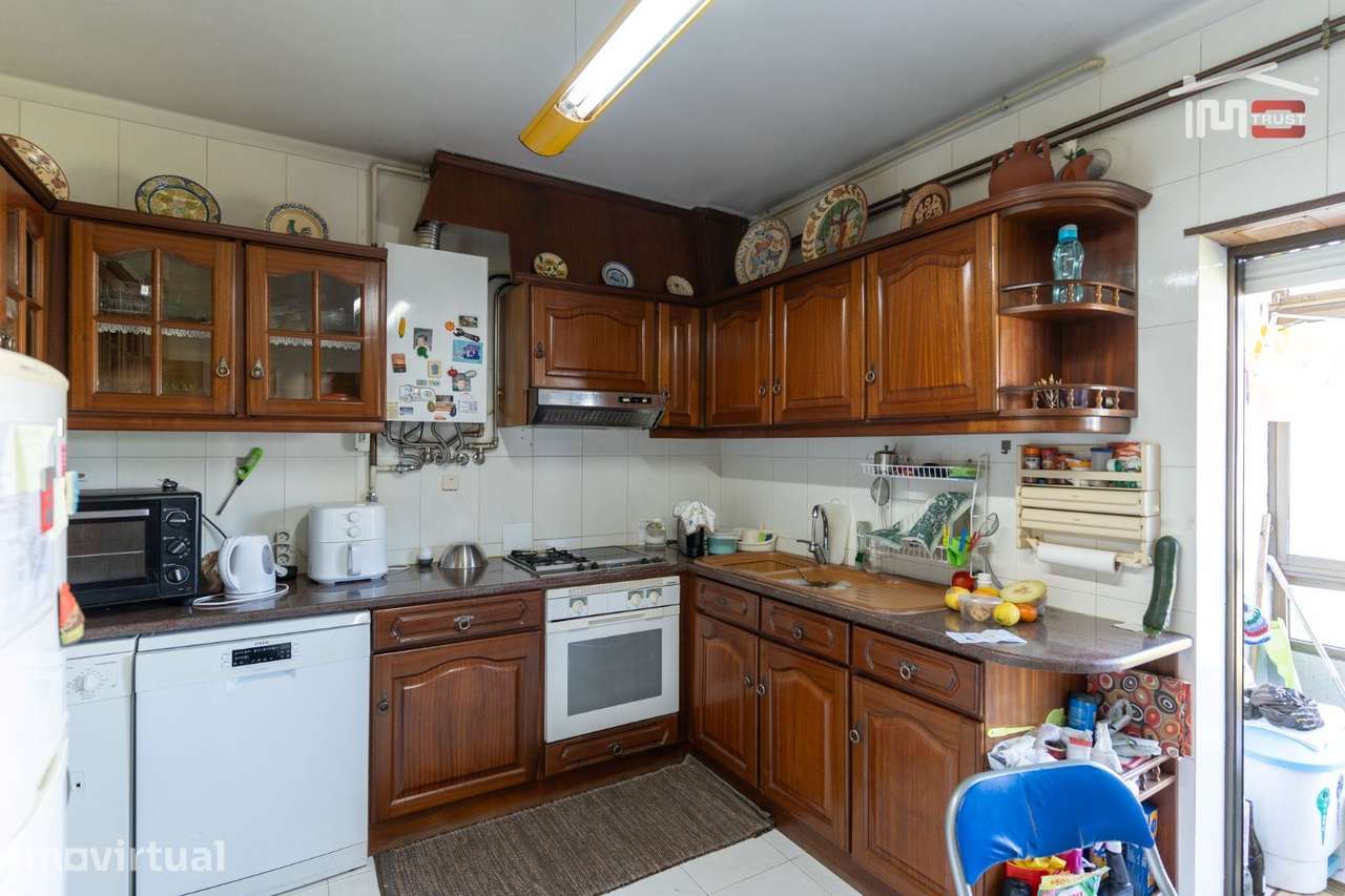 APARTAMENTO T3 COM ELEVADOR GARAGEM E ARRECADAÇÃO A 500 M2 DO SANTU... - Grande imagem: 2/26