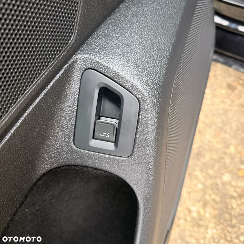 Volkswagen Passat - 11