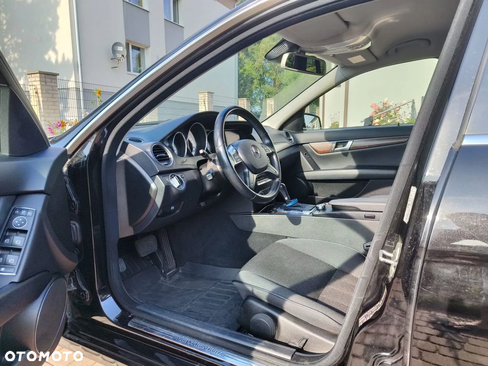 Mercedes-Benz Klasa C 250 CGI T Automatik BlueEFFICIENCY Elegance - 9