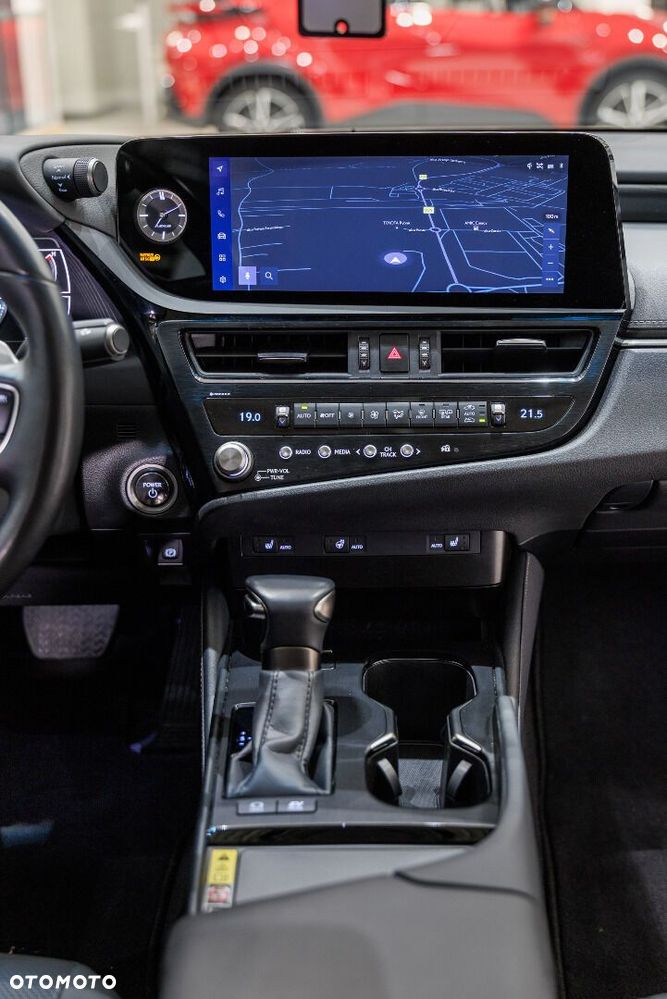 Lexus ES 300h F Sport Design - 36